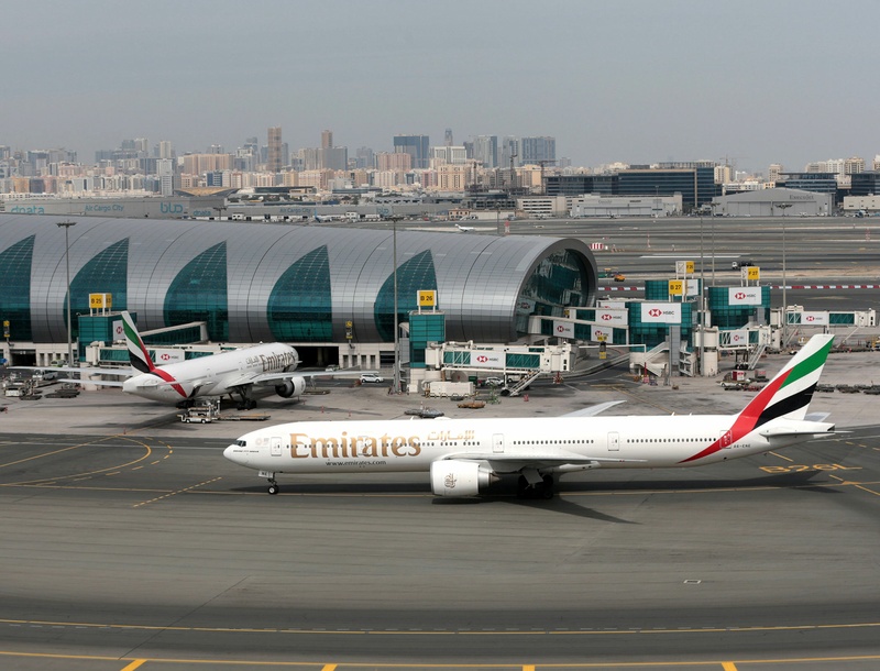 Drone halts flights dubai airport
