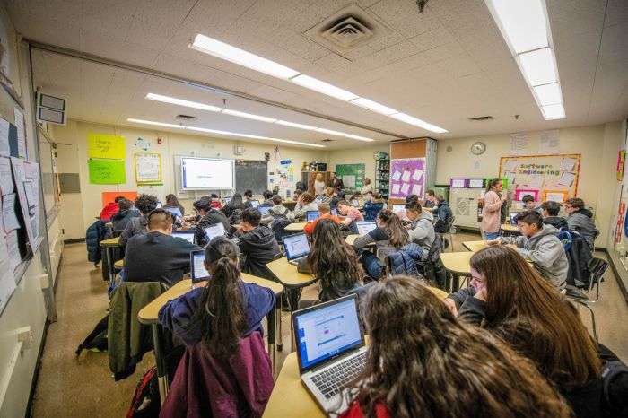 Amazon fund computer science courses 1000 u s high schools
