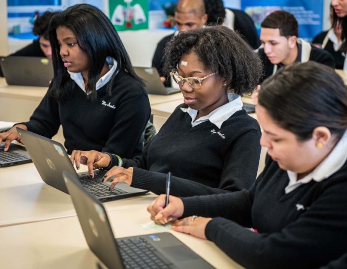 Amazon fund computer science courses 1000 u s high schools