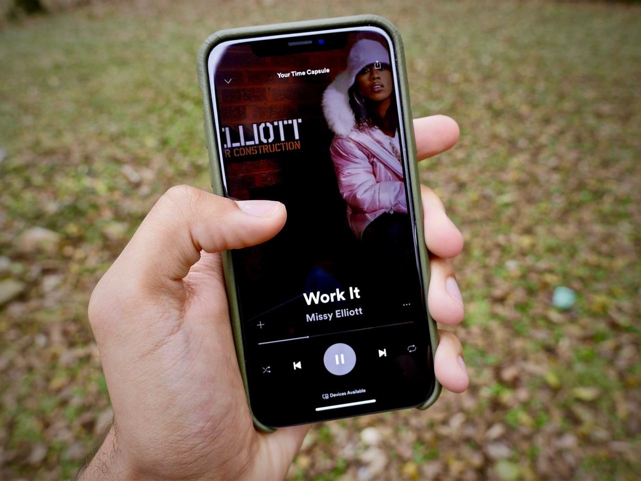 Spotify update compatible iphone xr xs max screen
