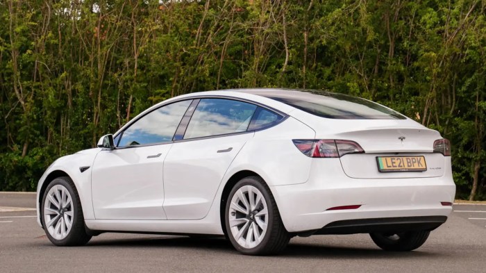 Tesla self driving car features end of year
